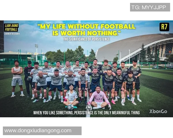 铁杆球迷偶遇足球巨星激动合影分享难忘时刻