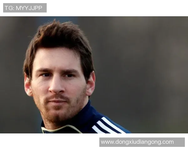 精美足球球星壁纸高清精选，彰显球场英姿与荣耀瞬间